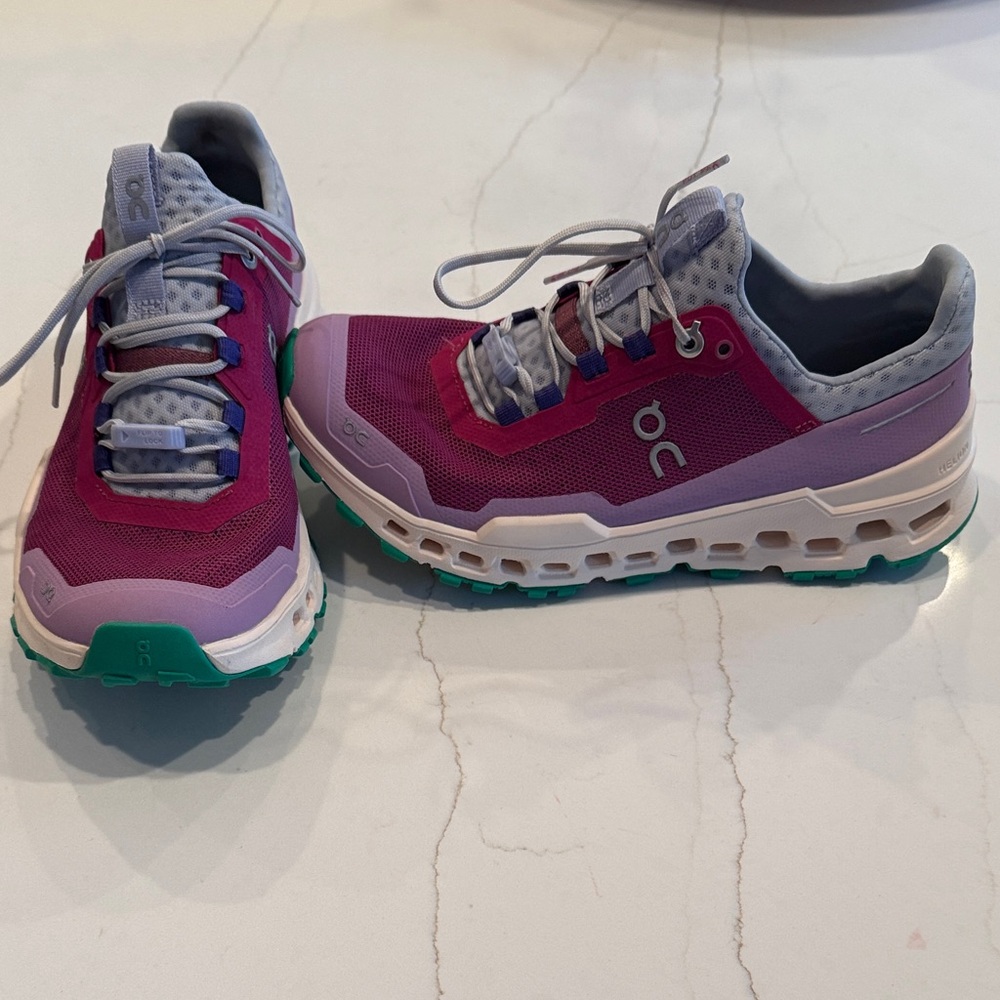 On Cloud Running vibrant Pink and Gray Sneakers
